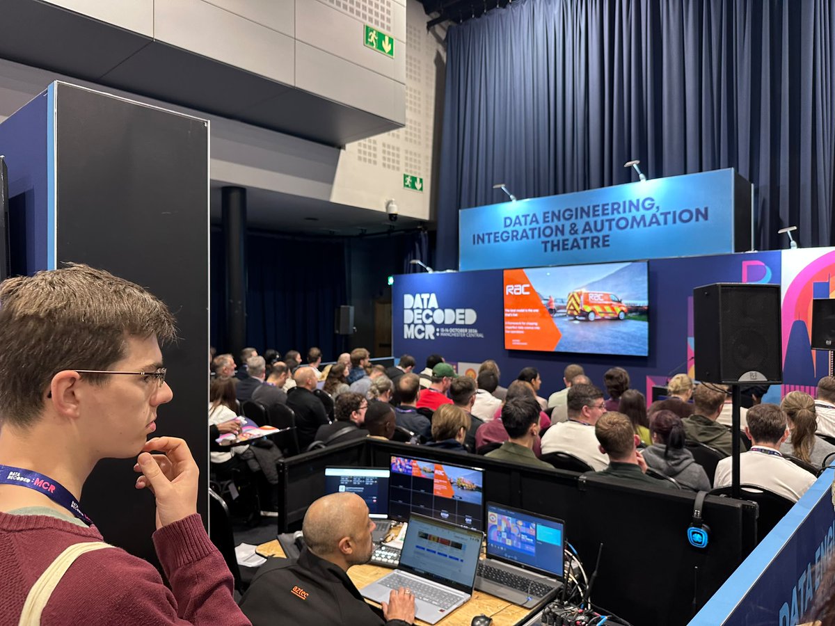 DataDecoded_HQ's tweet photo. 🔥 Just look at these theatres!

The appetite for practical data & AI content is clear at #DataDecodedMCR today.

Packed rooms, engaged audiences and brilliant discussions across our five theatres.

A fantastic reminder of why bringing the data community together matters! 🙌

#DataAI #Manchester
