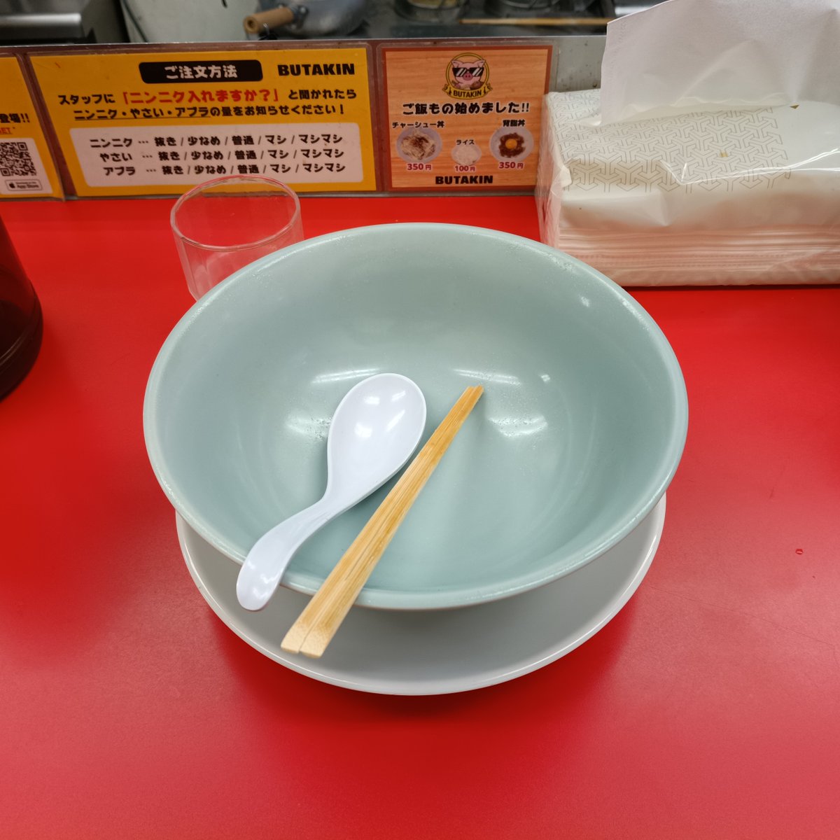 LivingHomes4's tweet photo. 今日の昼ご飯

某二郎系ラーメンの店@西中島南方
大阪市淀川区西中島3-20
小ラーメン(麺250g全部普通)1,100円也

東梅田で食べたのと印象が違う
薄い？何かパンチが足らん感じ

ご馳走様でしたm(. . )m

#食品ロス削減 #G系 #インスパイア系 https://t.co/4qmSw9eX3l