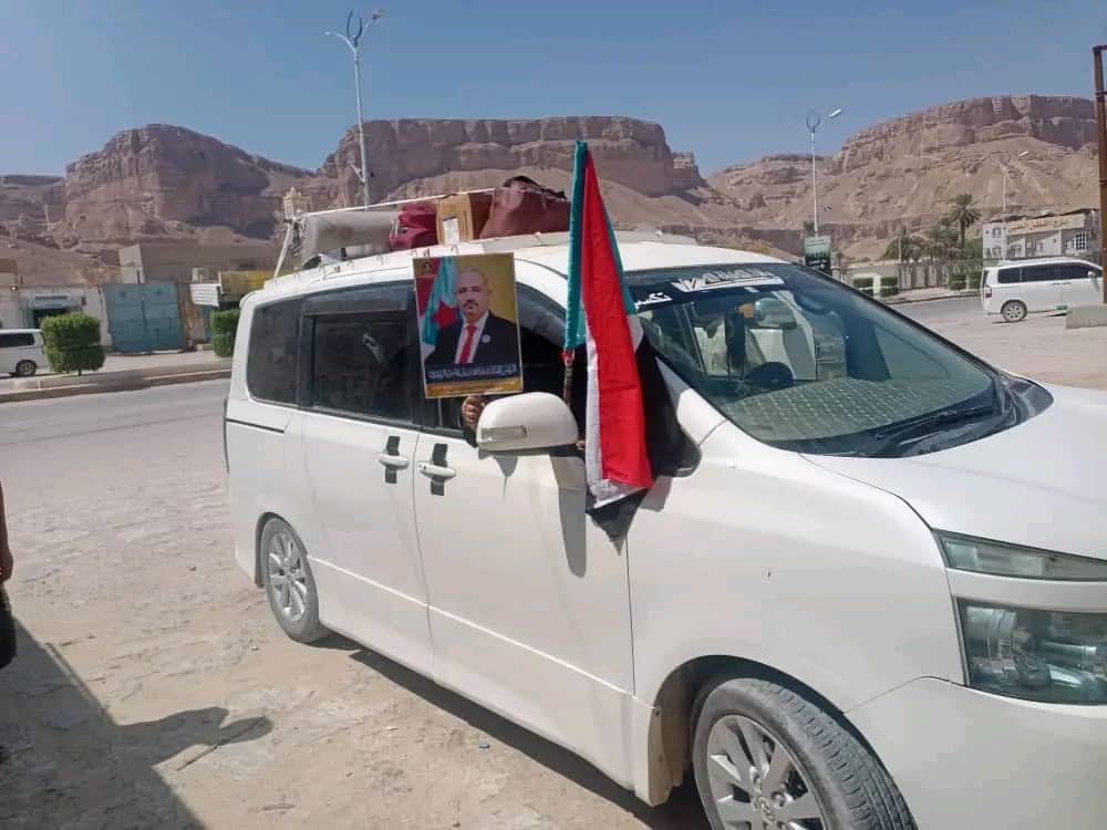 wbdj81's tweet photo. حرائر القطن يزحفن من القطن إلى سيئون للمشاركة في مليونية التعبئة الشعبية العامة للدفاع عن الجنوب وقضيته الوطنية..
#مليونيه_التعبيه_والاستنفار_الجنوبي
#حشود_التعبيه_والاستنفار_الجنوبي https://t.co/JmGWdJs2yc