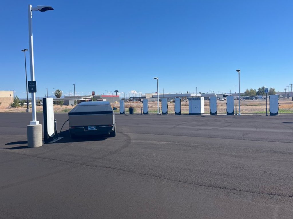 Cloudahay's tweet photo. New Tesla Supercharger: Thatcher, AZ (8 stalls) https://t.co/VMOSjHcrZw