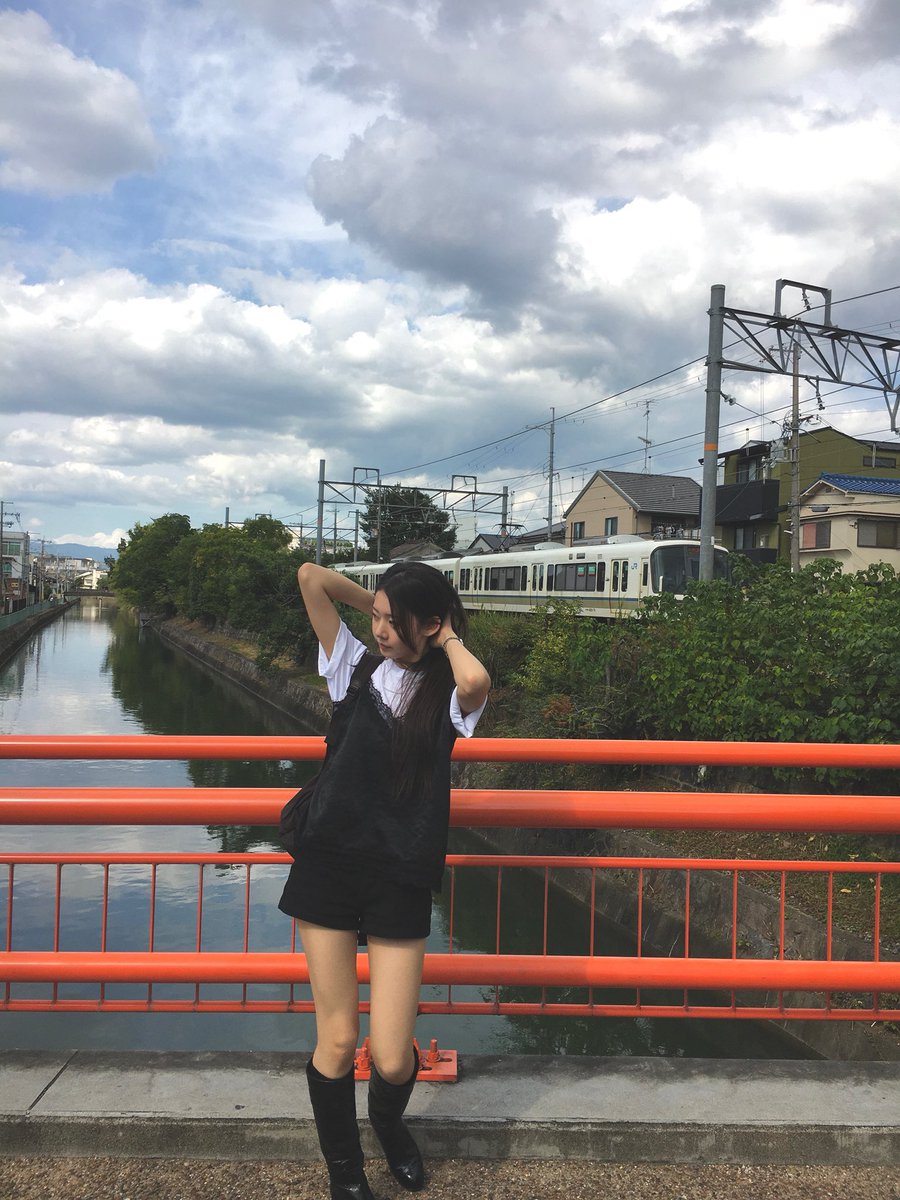 BMDailyHispano's tweet photo. #RORA actualización en Weverse

“El final del verano 🌿” https://t.co/1Negyf3A00