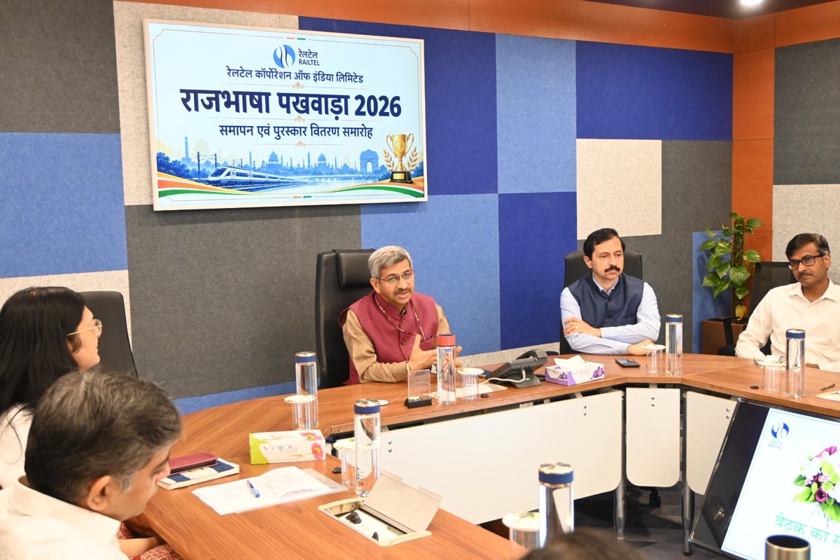 RailTel's tweet photo. रेलटेल, कॉर्पोरेट कार्यालय में राजभाषा पखवाड़ा 2026 का समापन एवं पुरस्‍कार वितरण समारोह आयोजित किया गया। इस अवसर पर  श्री संजय कुमार, अध्‍यक्ष एवं प्रबंध निदेशक ने पखवाडे के दौरान आयोजित प्रतियोगिताओं में विजेता अधिकारियों एवं कर्मचारियों को प्रशस्ति पत्र एवं स्‍मृति  चिन्‍ह प्रदान किए। अध्‍यक्ष एवं प्रबंध निदेशक ने सभी विजेताओं को बधाई दी तथा भविष्‍य में हिंदी में और अधिक कार्य करने के लिए प्रेरित किया। कार्यक्रम का संचालन सुश्री रुचिरा चटर्जी, कार्यकारी निदेशक/सीसी एवं मुख्‍य राजभाषा अधिकारी ने किया।