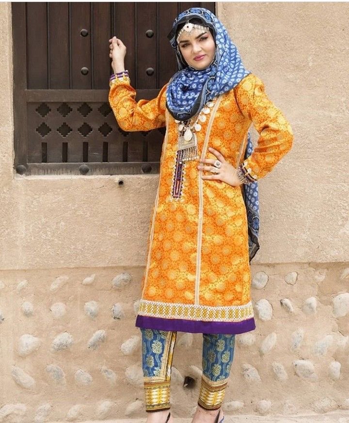 3zfxxx's tweet photo. @Ibm2020A @Raghad_ksa7 يخسون الهنود ذا زي باكستاني الباكستانيات يتسترون يلبسون كذا سروال طويل وبلوزه لركبتهم وشال منفصل عكس الهنديات كرشهم وظهرهم برا ويلفون القماش فوطه وشال مره وحده ومن تحت عرايا ذولا سارقين لبس الباكستانيات المساكين ومشوهينه https://t.co/uEHQrI9pOn