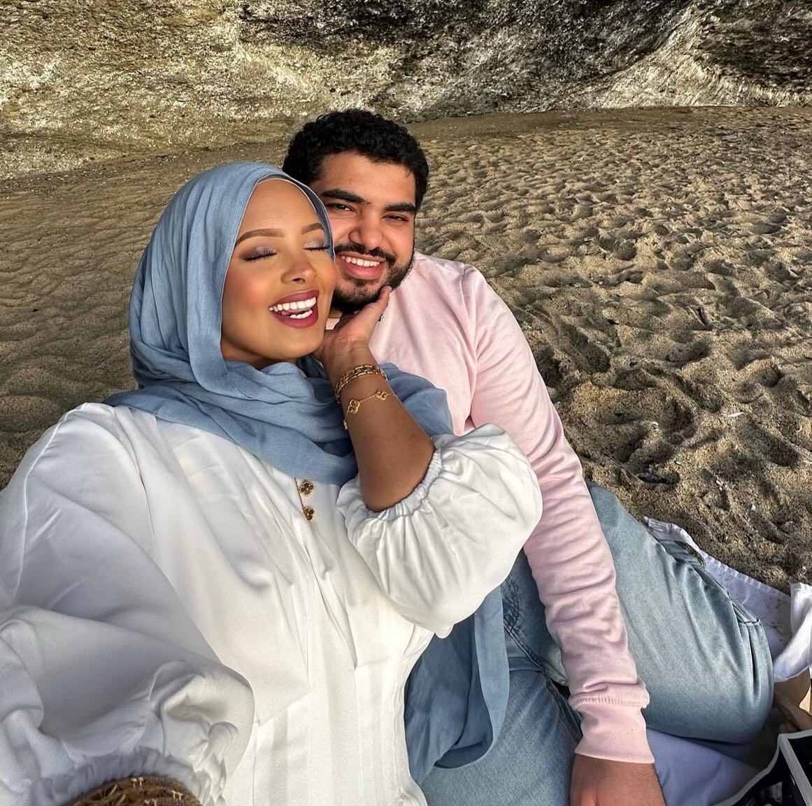 mafiatheboss1's tweet photo. #mixcouple #mixedcouple #arabwedding #yemen #yemeni #yemeniman #yemenimen #arabmen #somaliwomen #somalia #somalia #somaliland #somali #ثنائي
يمني 🇾🇪 و صوماليه 🇸🇴
↪️ @halimaa. said https://t.co/0AQL9V3ikY