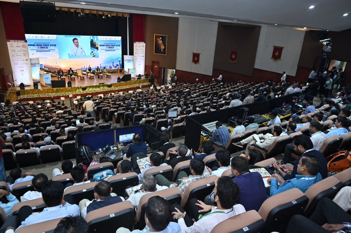JitinPrasada's tweet photo. नई दिल्ली में 'Making Indian Power Sector AI Enabled' विषयक अंतरराष्ट्रीय सम्मेलन में उपस्थित रहने और अपने विचार साझा करने का अवसर मिला।

@CEA_India को सार्थक आयोजन के लिए बधाई!

विद्युत क्षेत्र में आर्टिफिशियल इंटेलिजेंस और आधुनिक तकनीकों का समावेश भारत के ऊर्जा भविष्य को अधिक सशक्त, स्मार्ट और आत्मनिर्भर बनाएगा।
@shripadynaik 
#GreenEnergy #AIInPower 
@MinOfPower @mnreindia @ficci_india