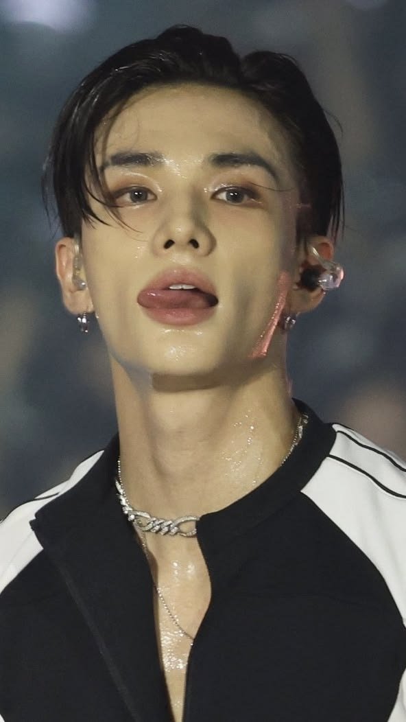 hyunmuse's tweet photo. This habit 🫠 https://t.co/tEBpNTtzx6