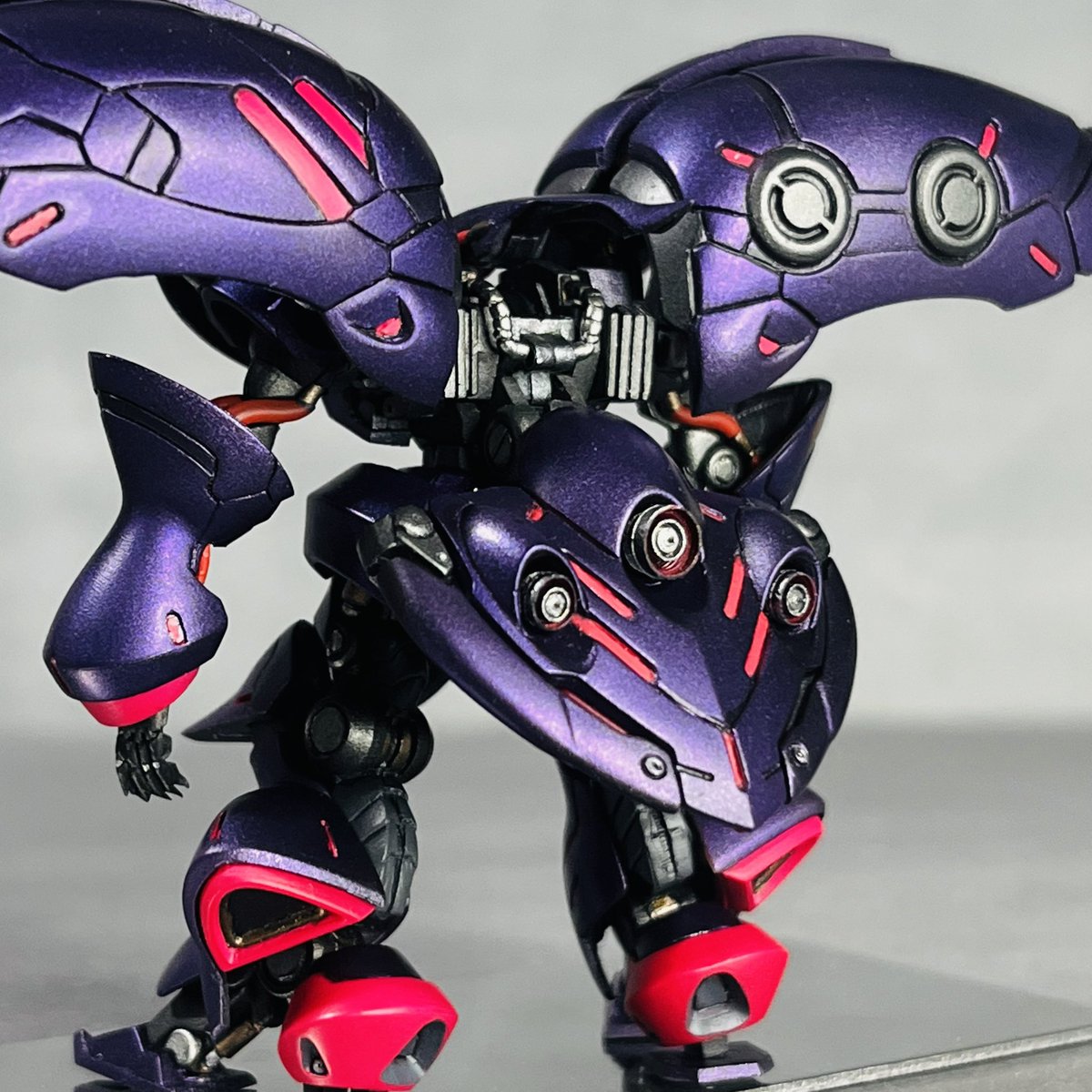 penny_1x's tweet photo. #ガンダムアーティファクト  
キュベレイ mk-2 作りました
ε-(´∀｀; )

久しぶりにキュベレイ作りましたが
まぁ大変だし気を使うしで
疲れるアーティファクト 第一位デス

でもカッコいいんよ
😤👍

自作パーツ入れたり
ファンネルコンテナ？は可動式としたりで
なかなかエッチな後ろ姿でしょ？😍 https://t.co/w3zFPAIWXh