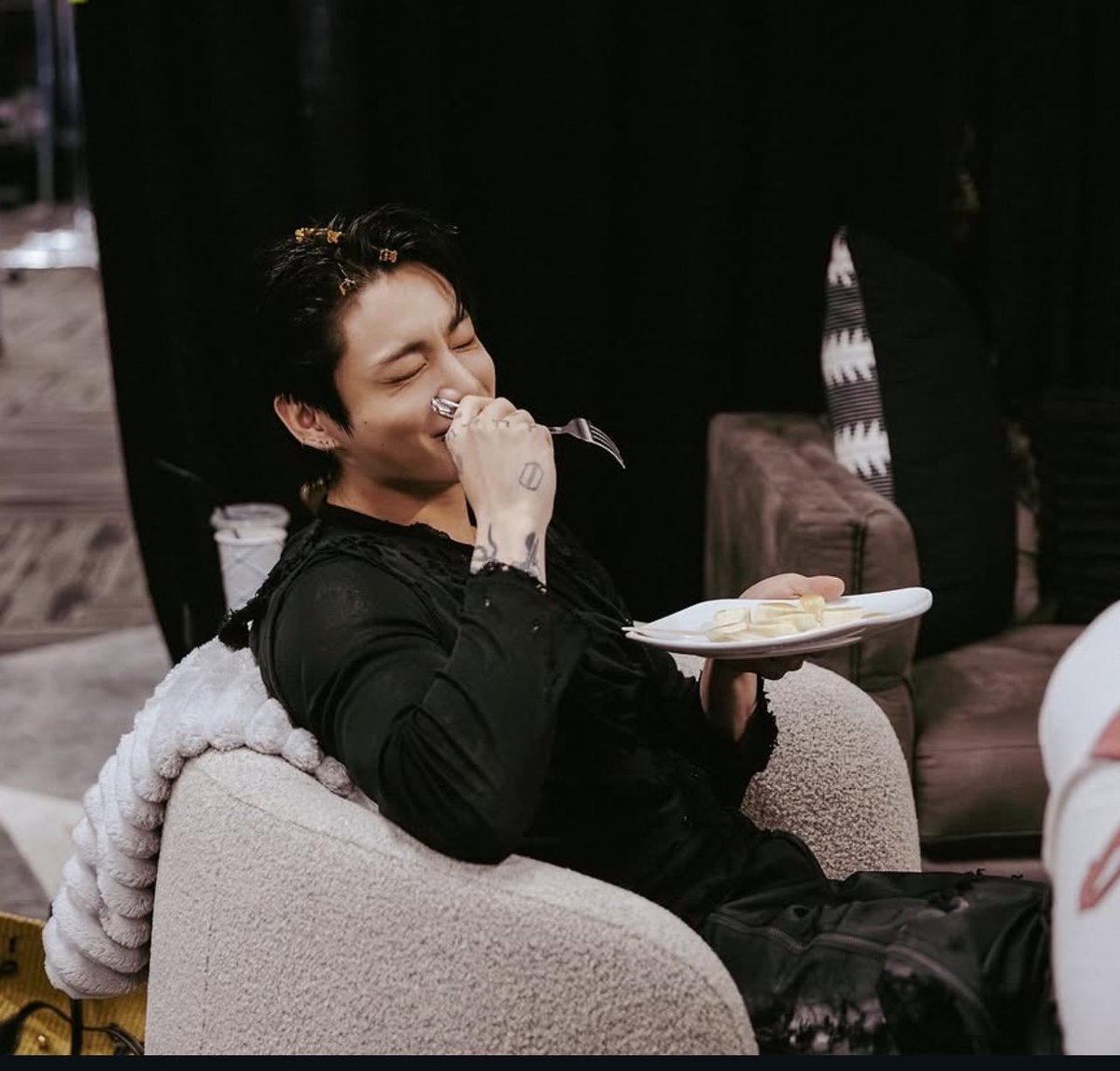 inluvwithgukk's tweet photo. LOOK AT THESE CUTE PICTURES OF JUNGKOOK! 🥰💘💝🔥 https://t.co/XbW8wSLQOF