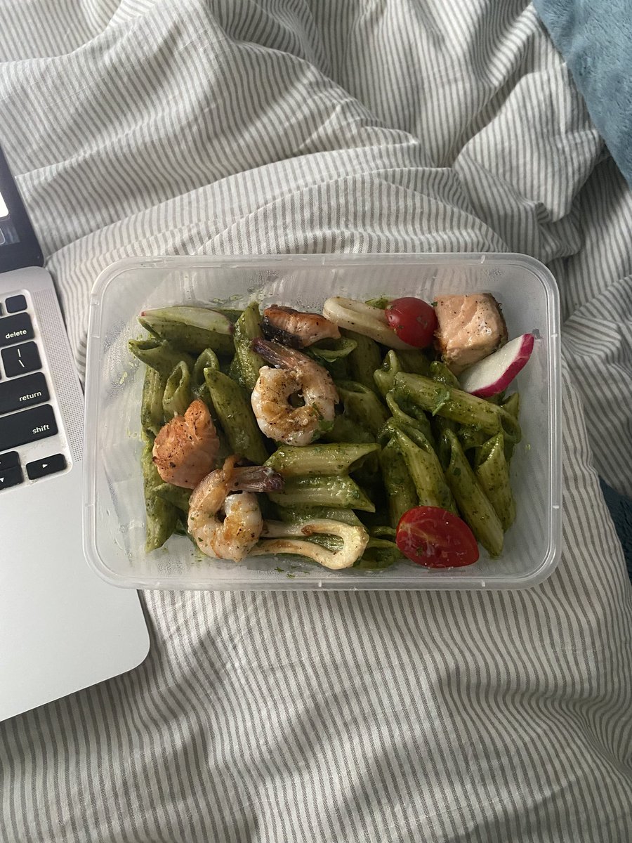 congeeloverr's tweet photo. seafood pesto takeaway for my 6pm dinner 🍤♡ #edrtwt https://t.co/lUu2MeiF8j