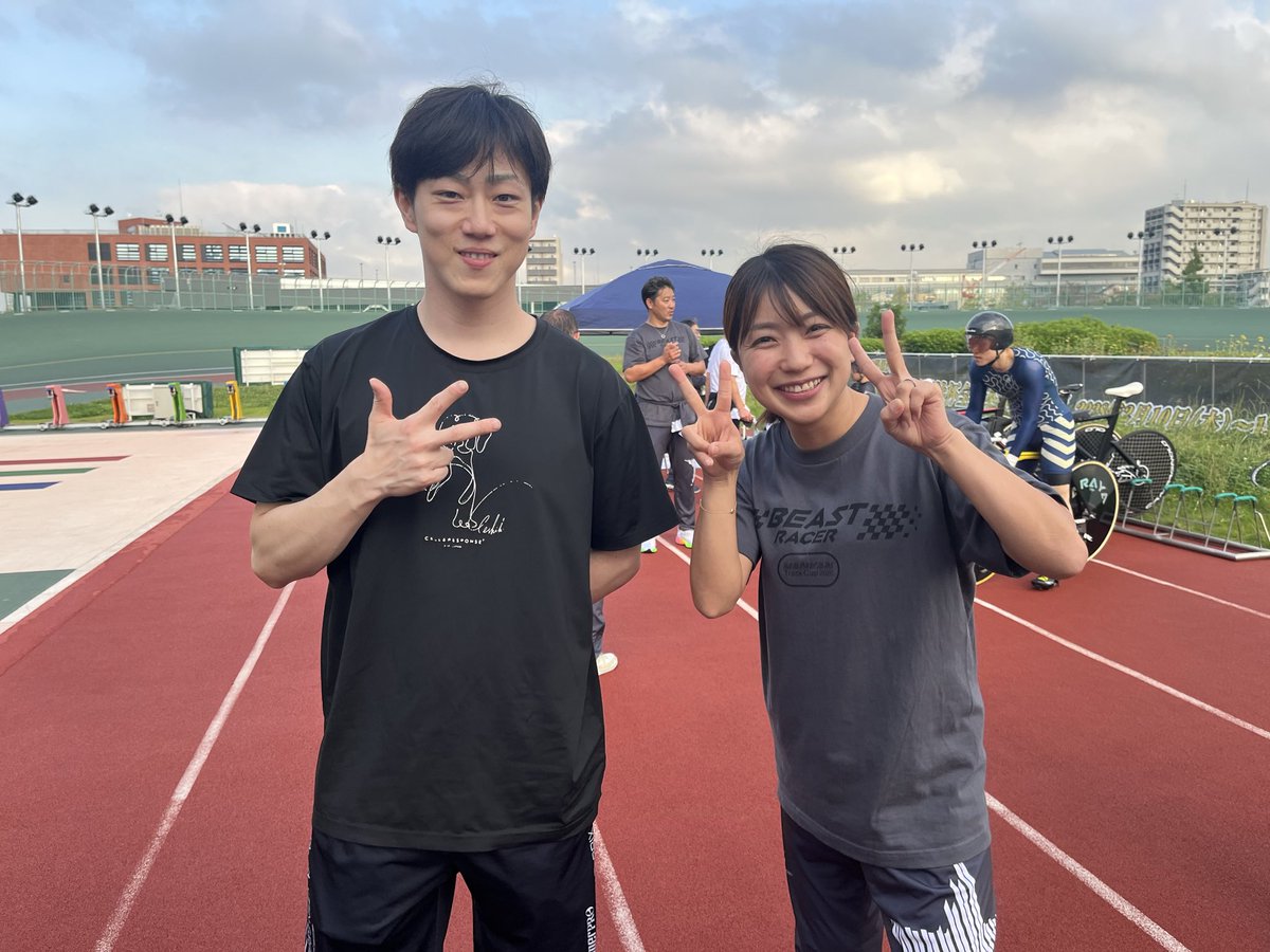 katsuya19640823's tweet photo. この同期の2人が18歳の時に自分が競輪学校の取材を始めたんだよなー
今では2人が30歳過ぎてるなんて...😅笑
人生時間が経つのが早い❗️
#渡邉雄太
#野原美咲 https://t.co/JkX5PemEfd