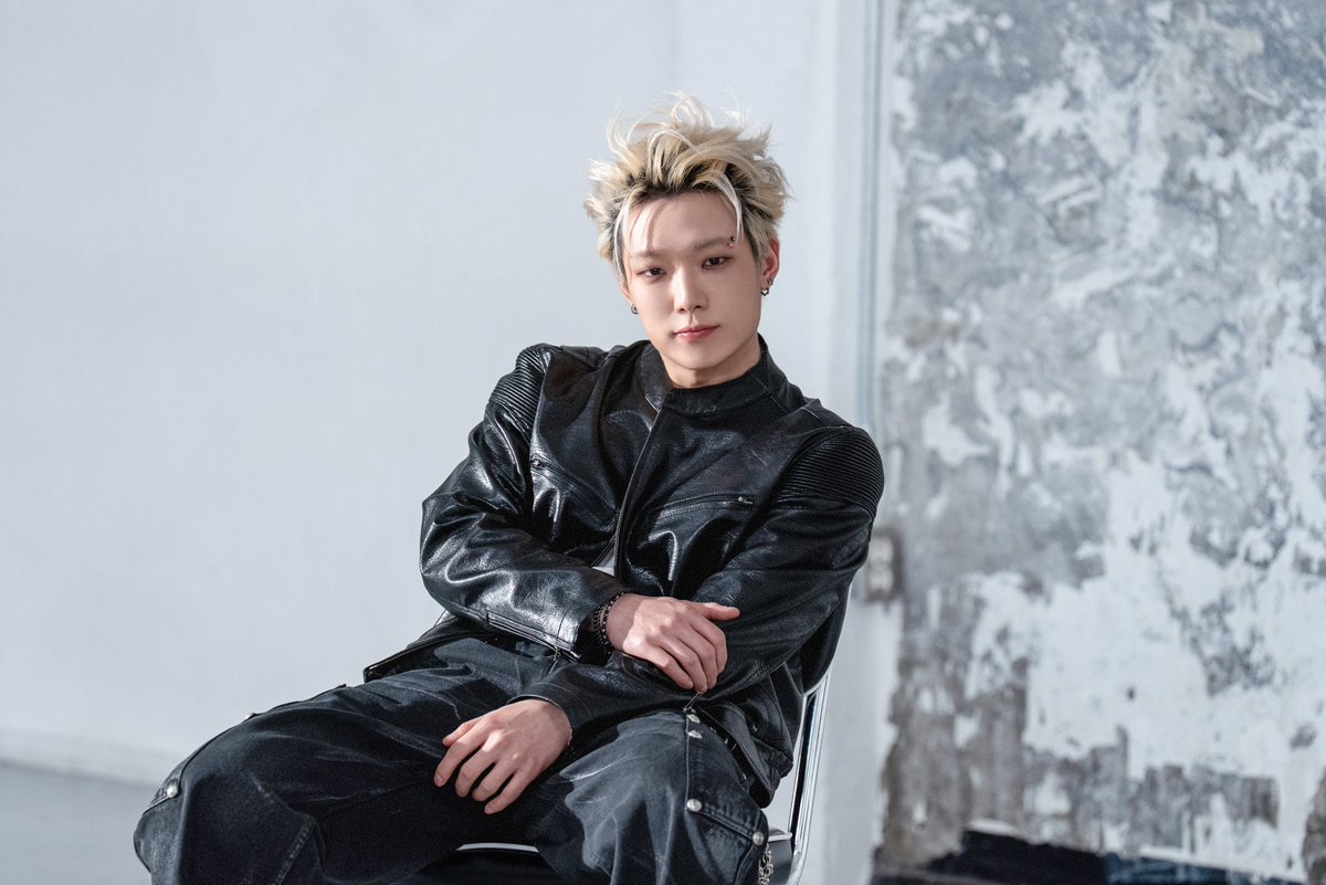 KJWworldwide's tweet photo. iKON FOUREVER TOUR VCR BEHIND CUT

#BOBBY #바비 #バビ #iKON #아이콘 @bobbyranika https://t.co/Dry7Up0Aeg