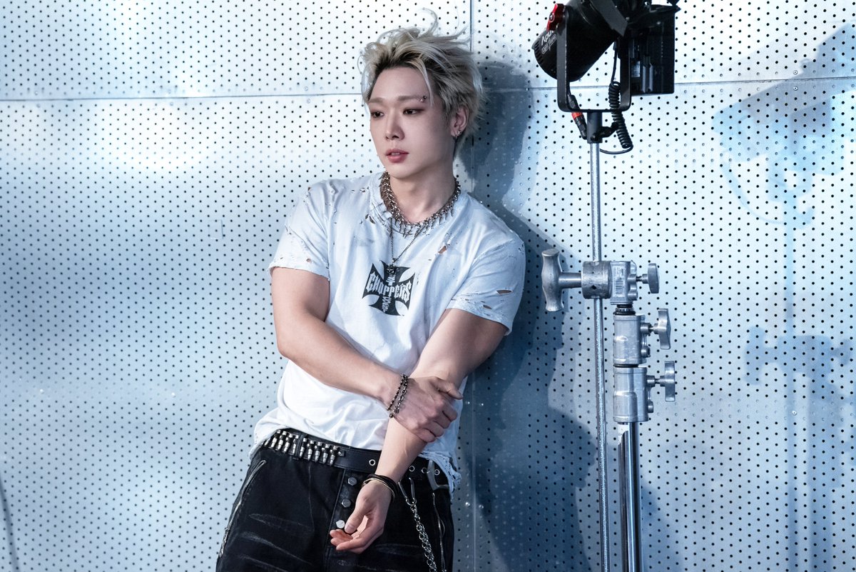 KJWworldwide's tweet photo. iKON FOUREVER TOUR VCR BEHIND CUT

#BOBBY #바비 #バビ #iKON #아이콘 @bobbyranika https://t.co/Dry7Up0Aeg