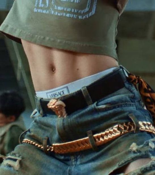 hyunmuse's tweet photo. Hyunjin's belly to make your day brighter https://t.co/VA6FhcVp1m