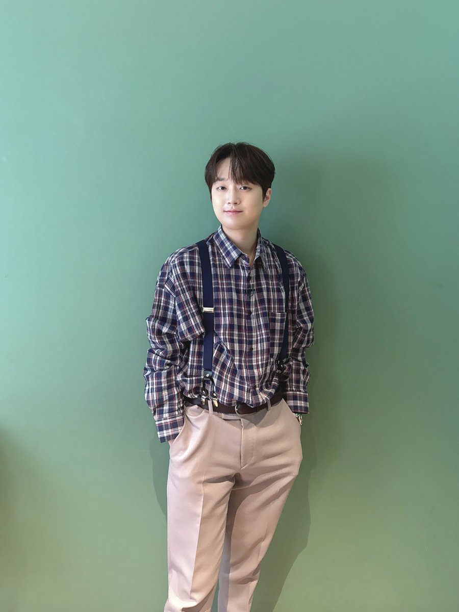ChanWonOfficial's tweet photo. 📸 찬또그래퍼 📸

<톡파원 25시>로
멜빵또를 만날 수 있는
수요일이 돌아왔습니다🥰

오늘도 찬원 충전도 하고
랜선 여행도 떠나러💗

모두 오후 9시 50분
JTBC에서 본방사수!📺✨

#이찬원 #LeeChanWon
#톡파원25시 https://t.co/6sUS3fF5px