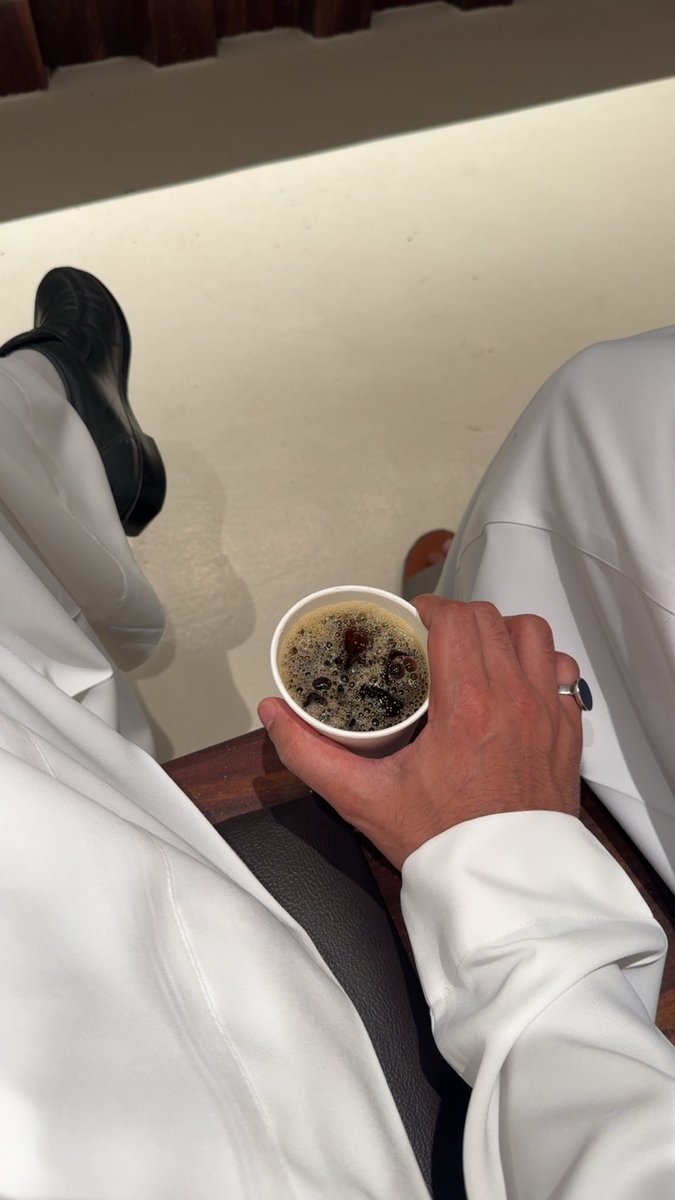 sultanthw's tweet photo. القليل من القهوه و الكثير من التفكير 
 موجود معي لكن انا غير موجود معه https://t.co/wJBaAJXAKS