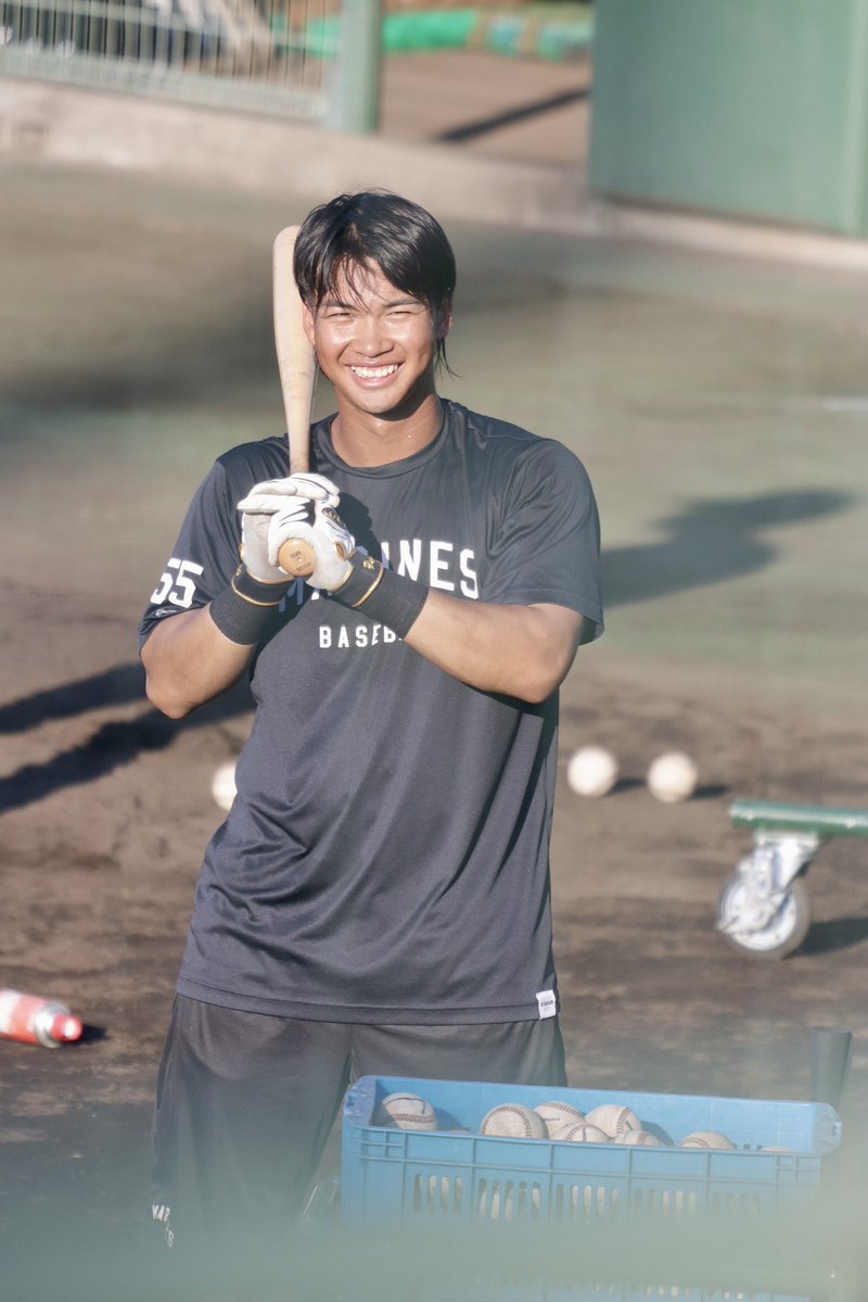 amanemarines8s's tweet photo. 試合後居残り練習
ご家族を見つけて満面の笑みのユウヤくんとっても可愛かった！

家族に向けられた素敵な笑顔をみて
幸せな気分になりました(  ˊ͈ ˙̫ ˋ͈ )

 #櫻井ユウヤ 選手 #フェニックスリーグ 
2026.1014 コアラのマーチスタジアム https://t.co/B77C9SjBOF