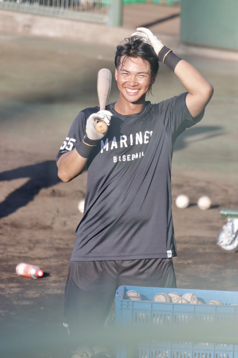 amanemarines8s's tweet photo. 試合後居残り練習
ご家族を見つけて満面の笑みのユウヤくんとっても可愛かった！

家族に向けられた素敵な笑顔をみて
幸せな気分になりました(  ˊ͈ ˙̫ ˋ͈ )

 #櫻井ユウヤ 選手 #フェニックスリーグ 
2026.1014 コアラのマーチスタジアム https://t.co/B77C9SjBOF