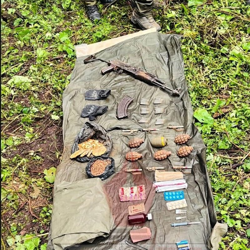 SeherMirzaK's tweet photo. Security forces have enhanced surveillance along the Line of Control (#LoC) and the International Border (IB) in #JammuAndKashmir following the killing of four suspected infiltrators in a landmine blast in the Krishna Ghati sector of #Poonch on Monday. https://t.co/hrbNVJmcfR
