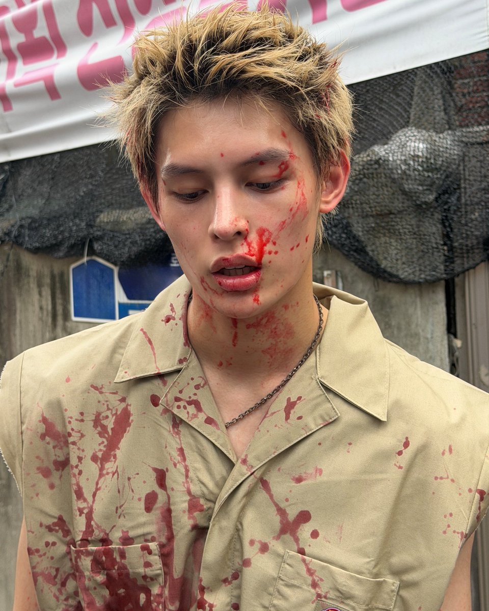 likeyufan's tweet photo. james skarsgård https://t.co/diZkvVQzqO
