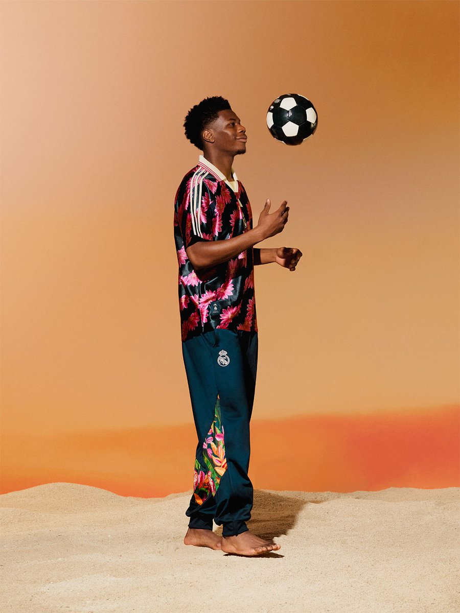 realmadriden's tweet photo. style can be just as expressive as the game itself. 🤝🌺⚽
Real Madrid x @adidasfootball x FARM Rio https://t.co/aQxZgFtbqL