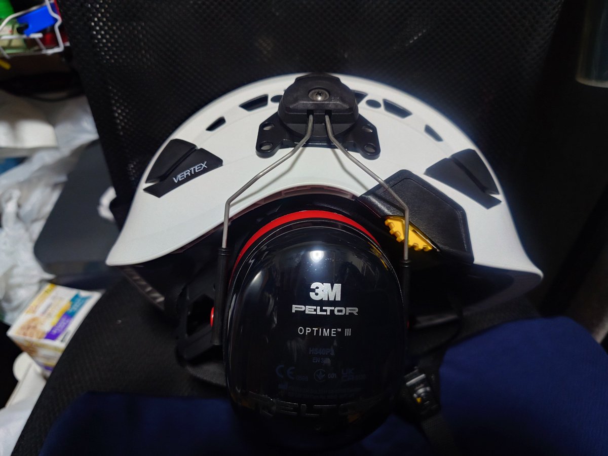 02bansheeRx's tweet photo. 3Mイヤーマフ届いた
あとヘルメットも(笑)
軽くて良い👍 https://t.co/MeQC6rKD9g