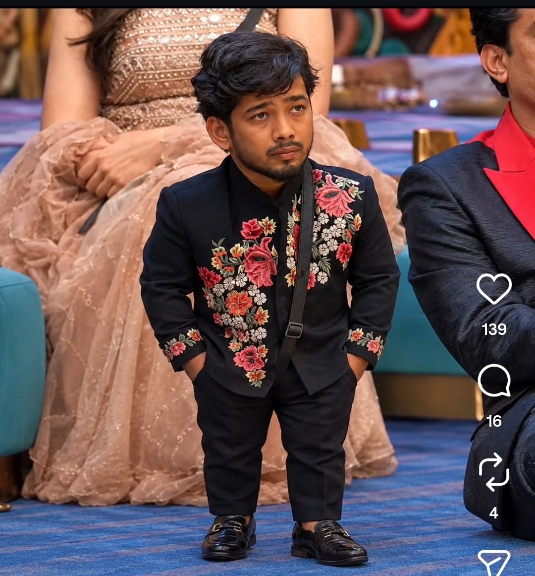 Galatromejun's tweet photo. @fatherofQazi @Im_AYAANBB13_ @HotstarReality Tera tharki Sprout lagta hai Chinese movie ka villain🤣🤣🤣🤣. Aur tu sala Chapri hoga Sprout ka dudh chusne wale https://t.co/glIHKTLH4K