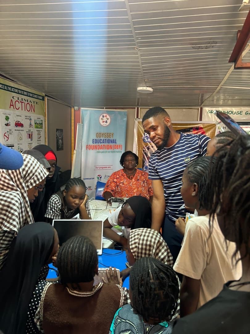 Big_E_Olamide's tweet photo. A moment from a Raspberry Pi learning session organised by Odyssey Educational Foundation in January.

I had the opportunity to explain some concepts to students and support their learning during the session.

#RaspberryPi #STEMEducation #TechEducation https://t.co/vMB6Ompajt