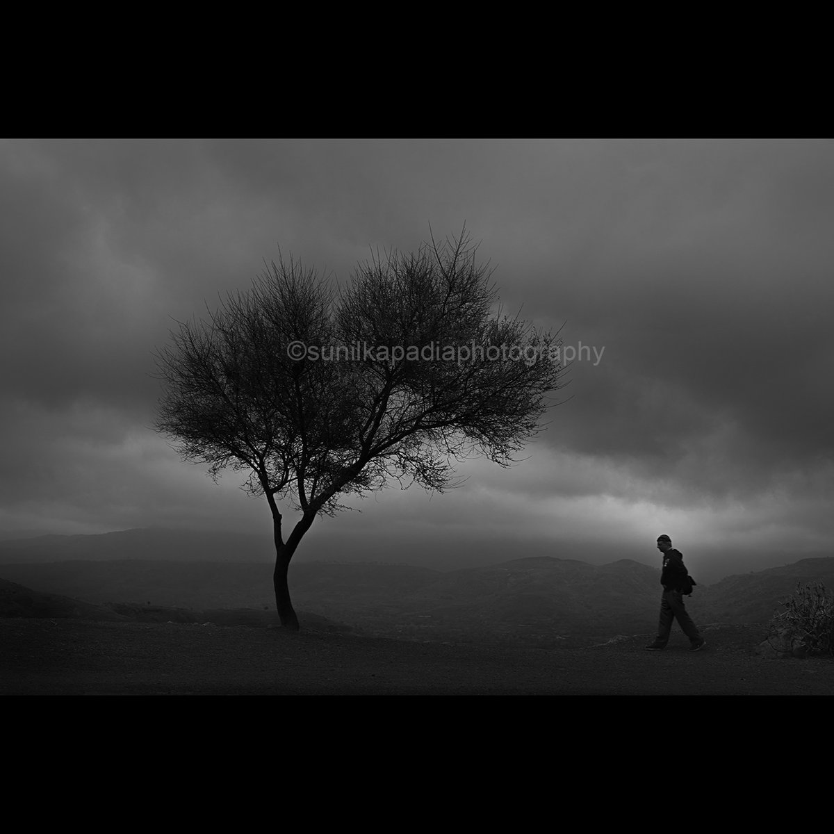 SunilKapadia19's tweet photo. _SSK6070 Braving The Storm. 
Buy This Photo Art Print
#brave #storm #blackandwhite #blackandwhitephotorgaphy #landscape #landscapephotography #blackandwhitelandscape #blackandwhitelandscapephotography #tree #man #clouds #mountains #monsoon #season #Velha #Pune #Maharashtra #India https://t.co/mUIVRFHqVd