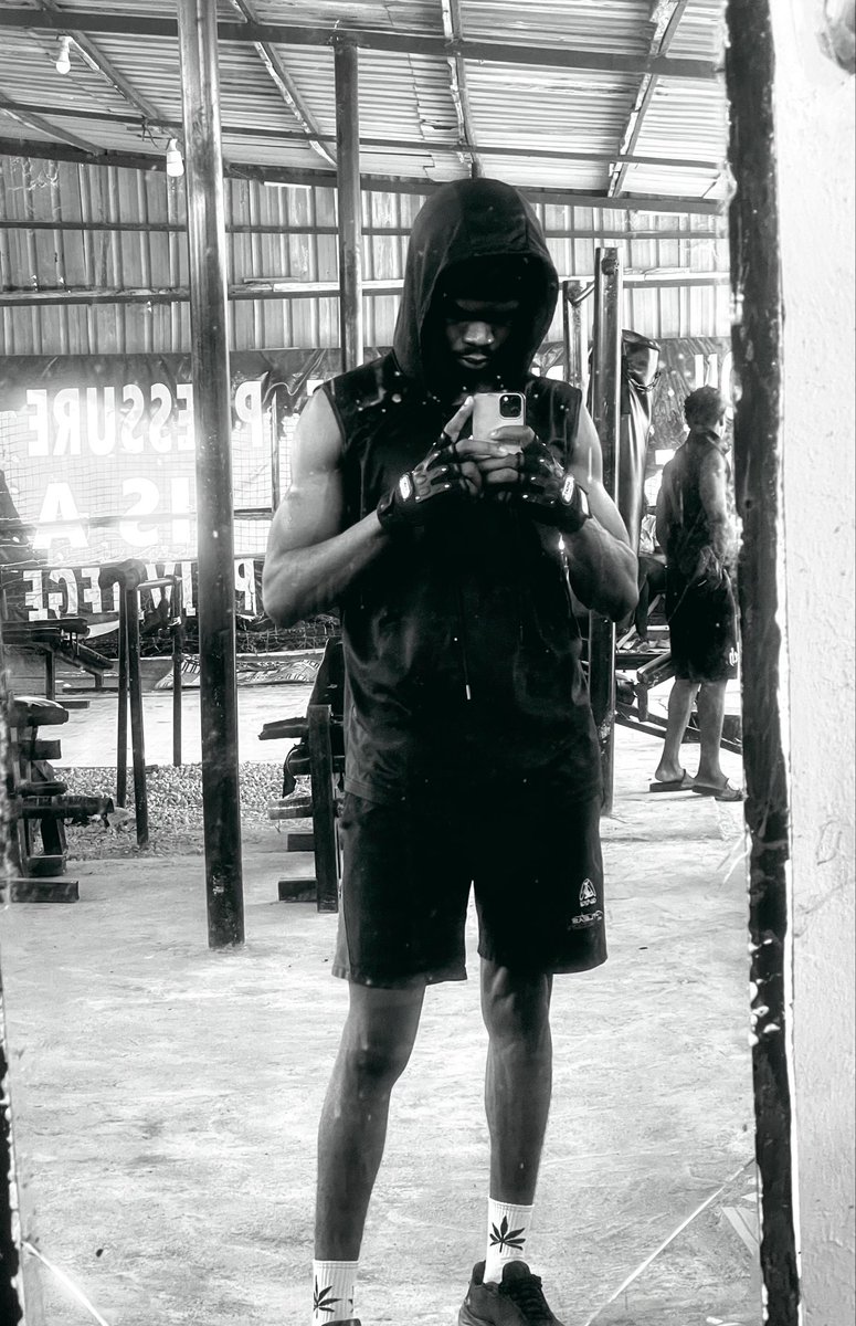 DavidFX001's tweet photo. As your trying to take care of your finances, make sure you’re taking care of your health as well 📊💪💙 https://t.co/g7wD2wmRQe