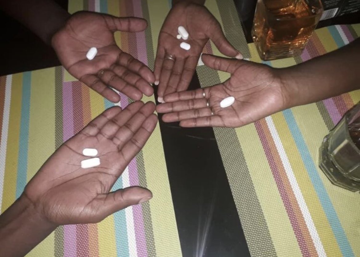 KatsFaisal's tweet photo. Its 9pm time for our arvs we are greater than HIV 
Saying no to new HIV infections 
Edit:those taking a single pill are on 1st line medication,those With 2 are on 2nd line medication 💊 https://t.co/6qJbplwFZ8