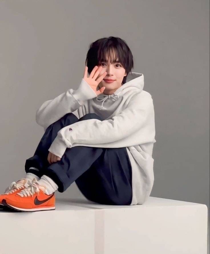 fanNaniwaNews's tweet photo. 大西流星 ソロ表紙決定🧡✨

『MAQUIA 1月号 集英社SP表紙』
11月20日発売！

表紙に加え、16Pの特集も掲載📖
『大西流星、韓国で美容体験♡』をお届けします。

▼予約はこちら
https://t.co/UZqtwk4CmA

#PR #なにわ男子 #大西流星 https://t.co/gKgU7G3pvE