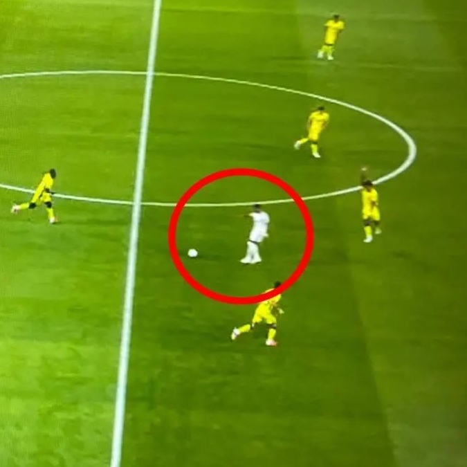 MadridXtra's tweet photo. 🚨 José Mourinho was referring to an early offside incident vs Villarreal at the press conference.

There was NO replay shown of the offside. @marca https://t.co/aNuHkwseHD