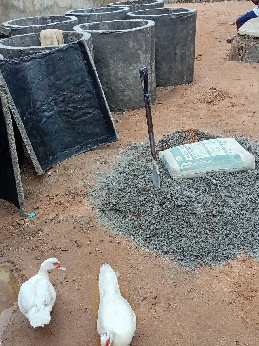 Chapo03538172's tweet photo. Goddddd, it's not even funny anymore. Cos how tf am i supposed to do this kind of hard labour just to earn 4k at the end of the day💔😭 
And this this second bag this morning 😭😭 https://t.co/4R4FOGuMIz