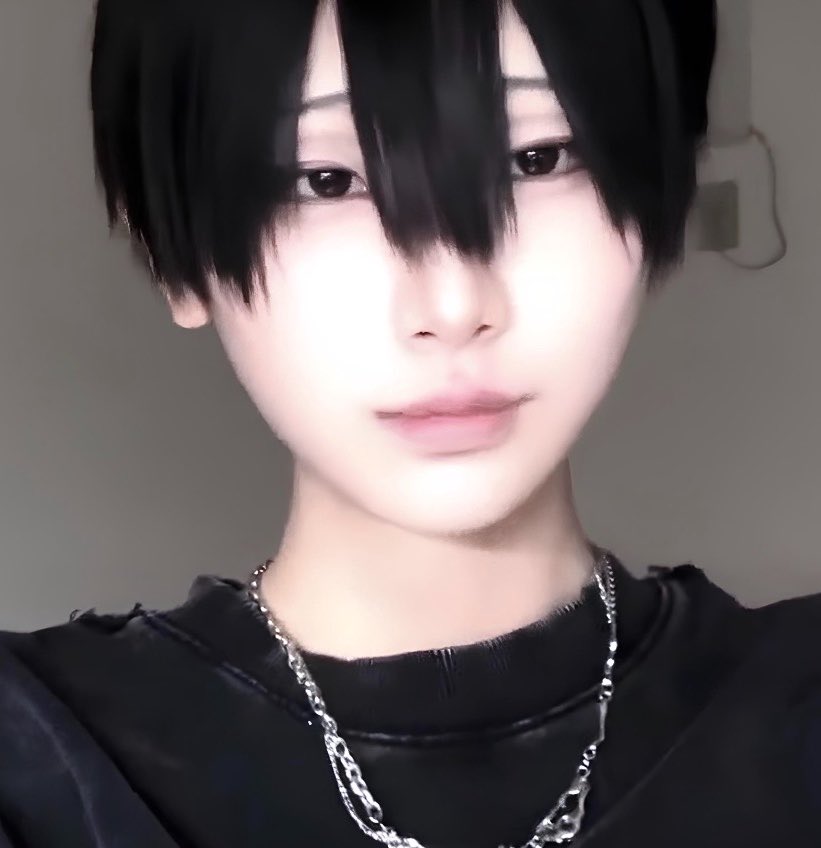 yohaku_170's tweet photo. 丸顔の男装レイヤーさんに真面目にオススメしたい

自分もありえないくらいの丸顔で加工で何とかなってたけど現実との差がありすぎて鬱になりかけてた時の救世主

ここまで変われた
びっくりなのがafter無加工なんよね

「顎パテ」ぜひ使ってみて欲しい https://t.co/mxmlDpofao