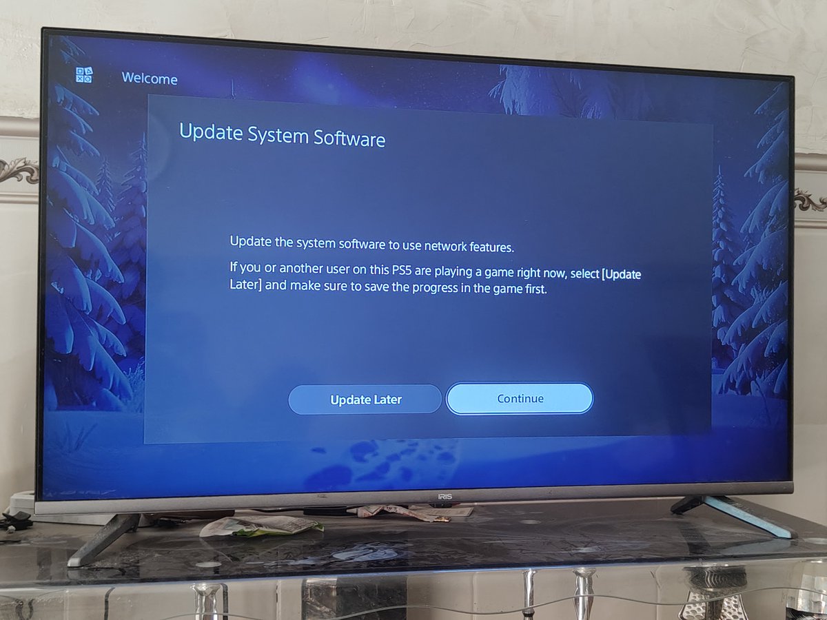 Omar13xs's tweet photo. Sony Want to update my p5  from 14.00 to 14.10, she is stoped PSN so What i should be do !! https://t.co/Qr23o5MsLR