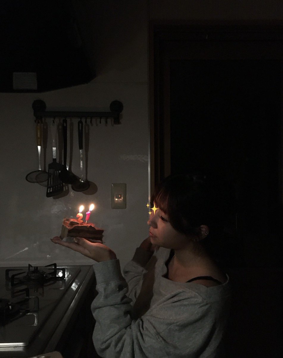 mq10xy's tweet photo. 21歳になりました🎀♡
すいーときいちゃん💛ケーキ食べました🎂
優しく強い女の子になれるように頑張ります🪄︎︎@KINSEI_RM ♡♡♡♡ https://t.co/JzcqJXk3YB