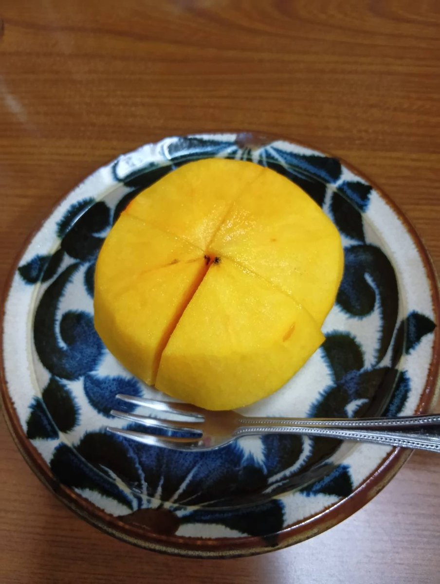 u_uy26's tweet photo. 旬のかきのもと、平たいインゲン、おけさ柿を頂いたので早速ご飯とデザートに。お酒は麒麟山。 https://t.co/WK6Fm9xNAY