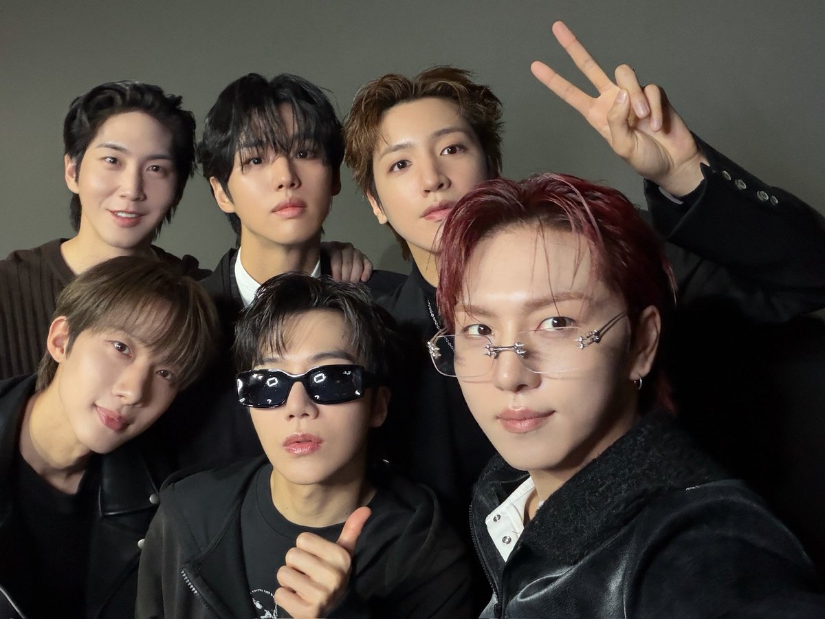 CUBE_PTG's tweet photo. [📸] 261014 @ 2026 제니하우스 오뜨 꾸뛰르 헤어&amp;메이크업 패션쇼

멋진 쇼에 등장한
멋진 펜타곤✨
초대해 주셔서 감사합니다💙

#펜타곤 #PENTAGON 
#PENTAGON_10th_Anniversary https://t.co/j32ycflV5C