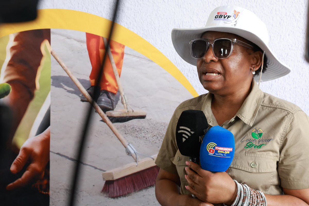 PresidencyZA's tweet photo. #LoveYourStreet | Minister in The Presidency, @Khu_Ntshavheni, has arrived in Thembisa, Ekurhuleni, where she is receiving a briefing ahead of the commencement of the day’s Love Your Street service delivery campaign. The briefing outlines the programme’s key activities and the way forward for the day’s cleaning operations.

Launched by the Presidency and the Government Communication and Information System (GCIS), the campaign mobilises communities, municipalities, Government departments and civil society to work together to keep neighbourhoods clean, promote environmental responsibility and strengthen community participation in service delivery.

#GovZaUpdates 🇿🇦