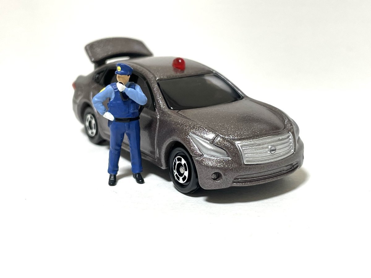 Rice_Blue2000's tweet photo. 踊る大捜査線 N.E.W. トミカ 覆面パトロールカー 日産フーガ

トランク開閉ギミックあります。
ルーフ上の赤色灯が特別感？ありますね

#ミニカー 
#トミカ https://t.co/LBhSWL2tbY