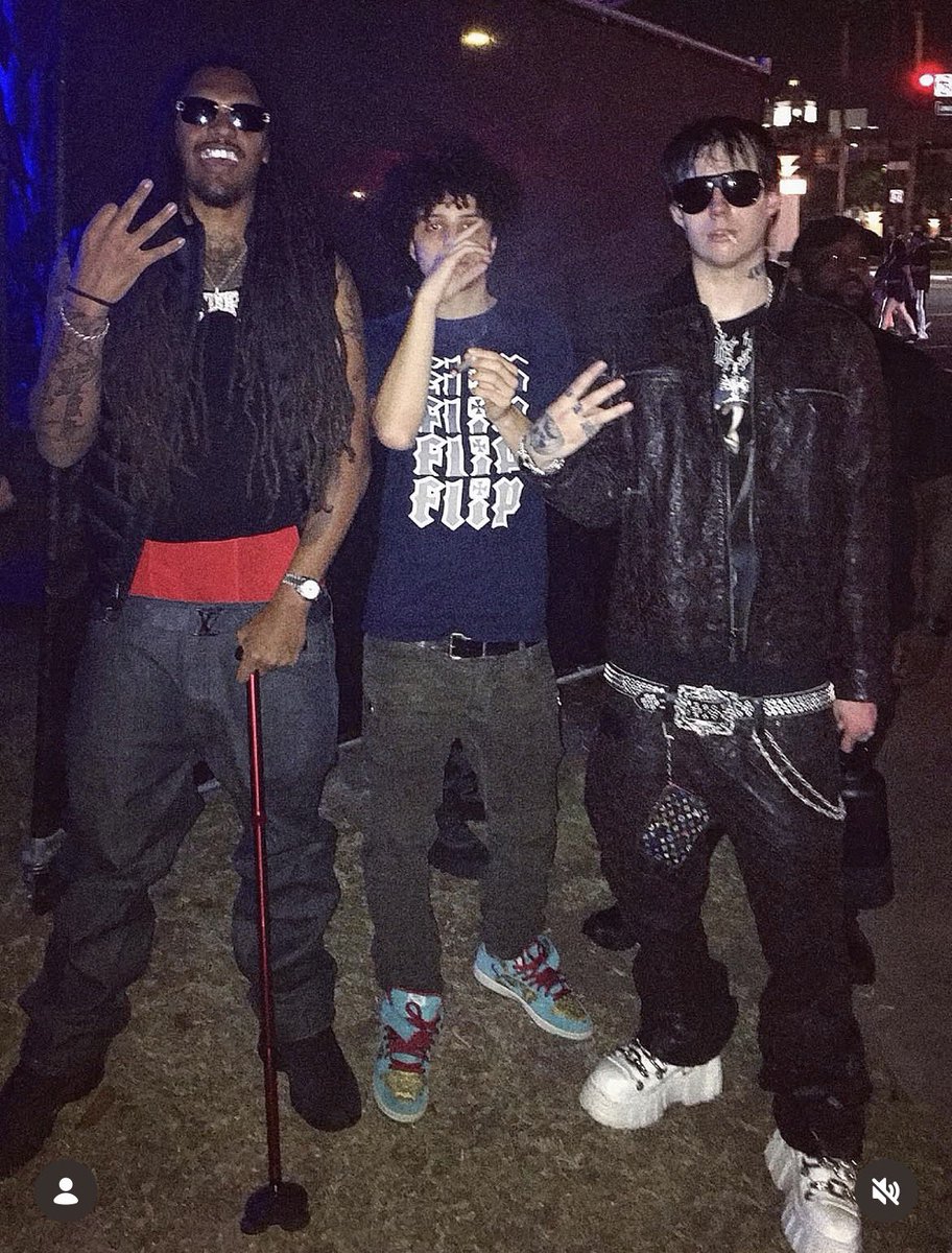 ghostehill's tweet photo. Hackle &amp; Sematary posing w/ Xaviersobased. https://t.co/yEyPTeUJE6