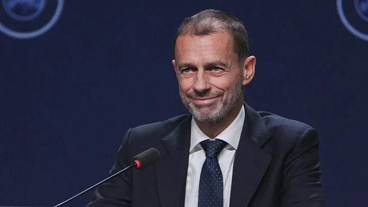 222cimbom's tweet photo. 🚨 UEFA başkanı Alexandır Ceferin 🗣️ :

Dün oynanan maçta yapılan hakem hatalarını gördük ve şampiyonlar liginde hata yapılmayacağını bilmeleri için, Marco Guida adlı hakeme bu sezon orta hakem olarak görev vermeme kararı aldık. 

Biliyoruz maç geri oynanmaz ama Galatasaray’ın golü ofsayt değildi bu açıkça ortadaydı 2-0 Galatasaray öne geçmiş olsaydı maç çok farklı yerlere gidebilirdi.