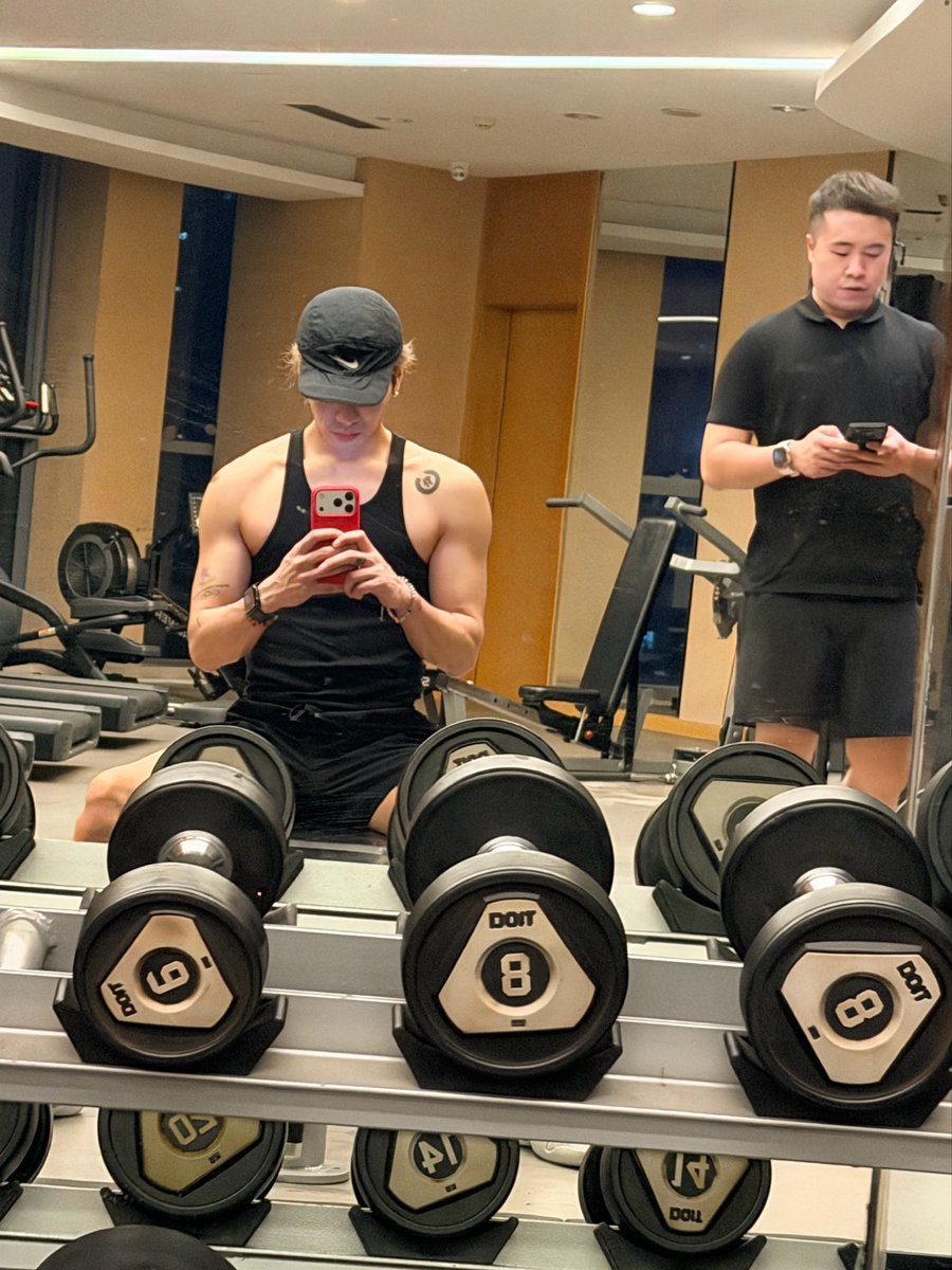 Nannitchapa's tweet photo. ถ้านี่ไม่ใช่แฟนคลับเบอร์หนึ่งของตัวเอง แล้วจะเป็นใครไปได้ล่ะ 😁
#JacksonWang https://t.co/d16MzGK6rq