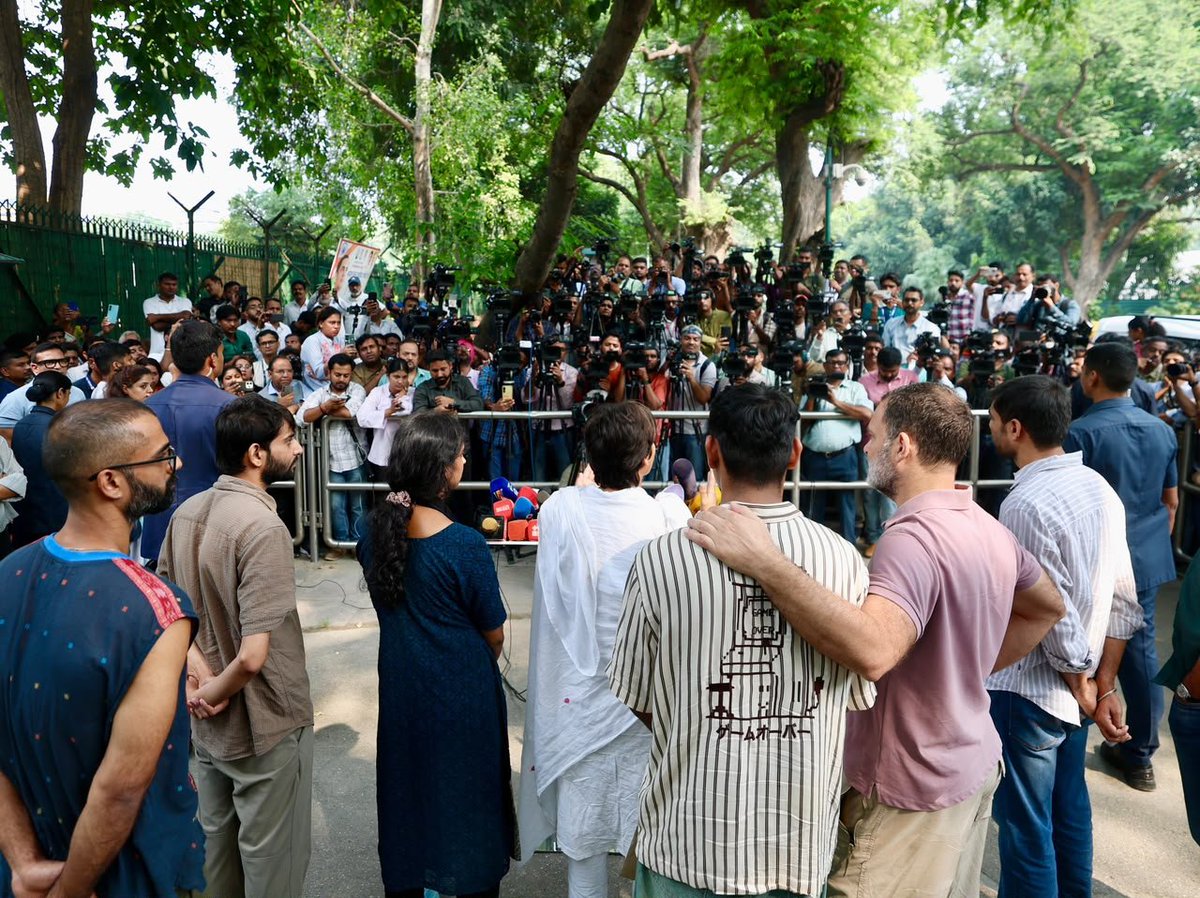 UdayBhanuIYC's tweet photo. LoP Shri @RahulGandhi briefed the press along with protesters affected by Delhi Police brutality during a peaceful protest. https://t.co/nUJncZmu8s