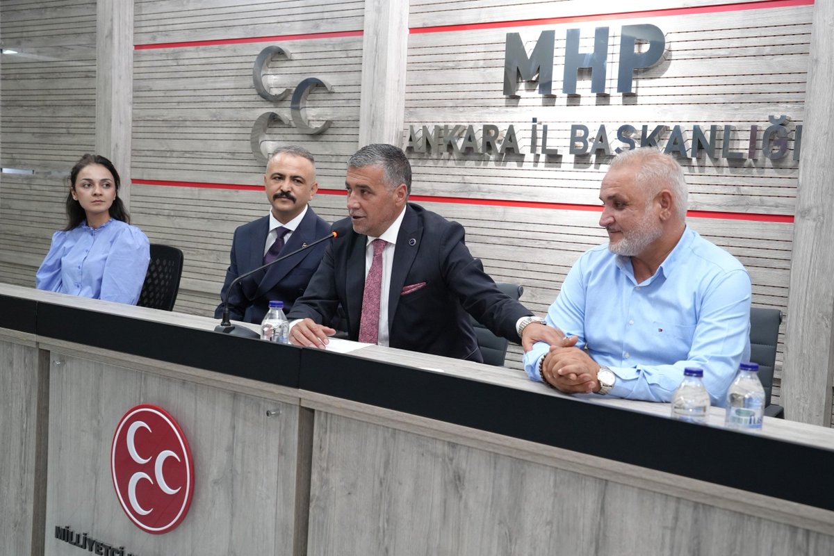 AlpDoganMHP's tweet photo. (Dünden Kalan Paylaşım)

Kızılcahamam İlçe Başkanımız Sn. Nuri Odacı, İlçe Yönetim Kurulu Üyelerimiz ve kıymetli Şehit Ailemiz ile birlikte bizlere hayırlı olsun ziyaretinde bulunmuşlardır, ayrıca istişare toplantısı gerçekleştirdik.

Ziyarette, Kızılcahamamlı Ülkücü Şehidimiz Mürsel Bal’ın değerli oğlu Mürsel Bal da yer aldı. Kıymetli ailemizin duygu dolu ifadeleri, toplantıya katılan herkese anlamlı anlar yaşattı. Aziz şehitlerimizin emanetleri olan kıymetli ailelerimizin her daim yanında olmaya devam edeceğiz.

Bilge Liderimiz, Genel Başkanımız Sn. Devlet Bahçeli Beyefendi'nin emrinde; durmadan, yorulmadan, büyük bir azim ve şevk ile çalışacağız.