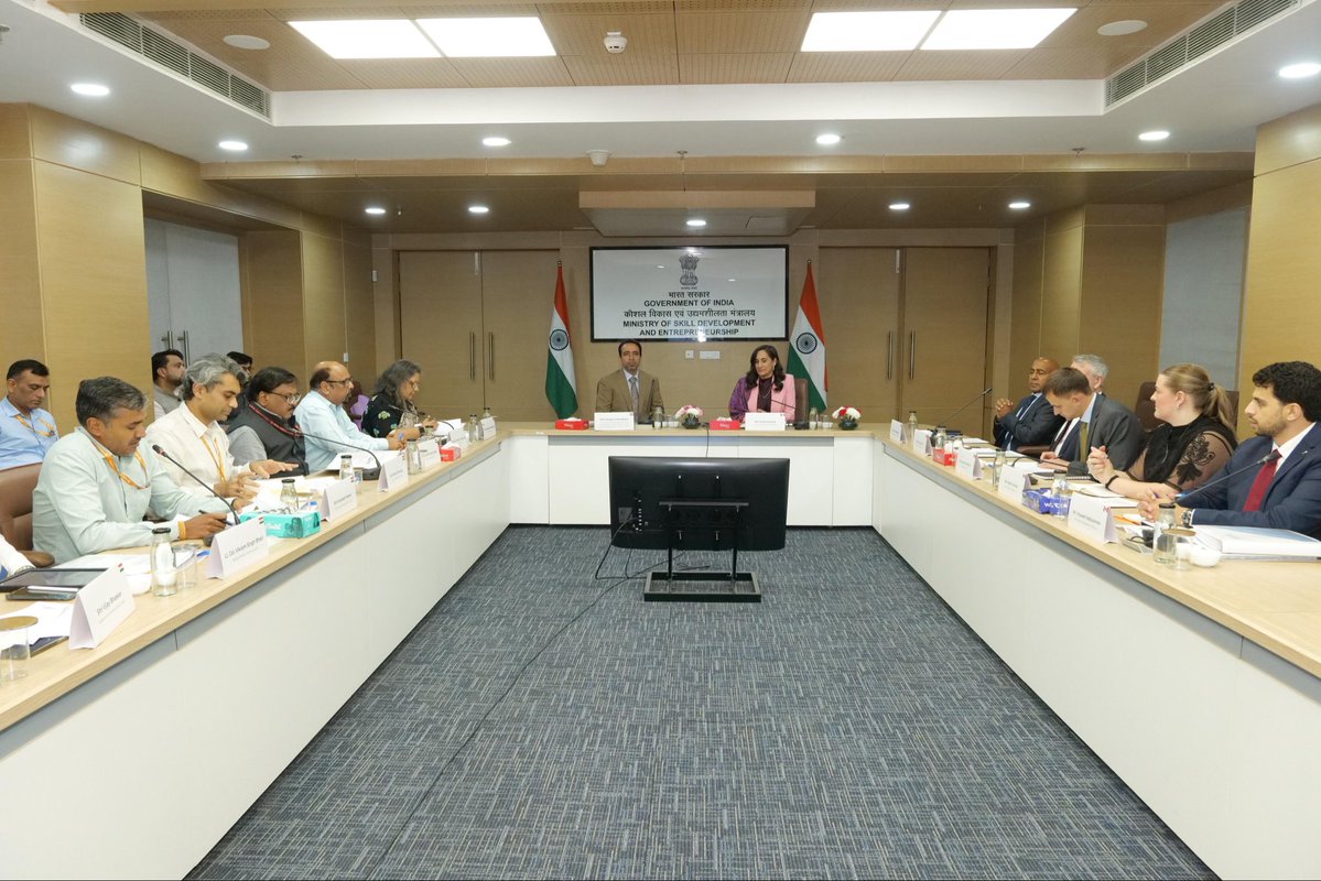 jayantrld's tweet photo. Had a productive interaction with H.E. @AnitaAnandMP, Minister of Foreign Affairs of Canada, and her delegation on strengthening #IndiaCanada cooperation in skilling and talent mobility.

From industry-aligned training to skills recognition and the #CanadaIndia Talent and Innovation Strategy, we are working to turn shared priorities into global opportunities for our youth. 🇮🇳🇨🇦

@PMOIndia @MEAIndia @MSDESkillIndia @EduMinOfIndia