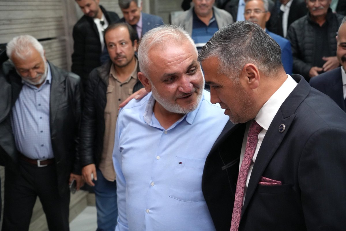 AlpDoganMHP's tweet photo. (Dünden Kalan Paylaşım)

Kızılcahamam İlçe Başkanımız Sn. Nuri Odacı, İlçe Yönetim Kurulu Üyelerimiz ve kıymetli Şehit Ailemiz ile birlikte bizlere hayırlı olsun ziyaretinde bulunmuşlardır, ayrıca istişare toplantısı gerçekleştirdik.

Ziyarette, Kızılcahamamlı Ülkücü Şehidimiz Mürsel Bal’ın değerli oğlu Mürsel Bal da yer aldı. Kıymetli ailemizin duygu dolu ifadeleri, toplantıya katılan herkese anlamlı anlar yaşattı. Aziz şehitlerimizin emanetleri olan kıymetli ailelerimizin her daim yanında olmaya devam edeceğiz.

Bilge Liderimiz, Genel Başkanımız Sn. Devlet Bahçeli Beyefendi'nin emrinde; durmadan, yorulmadan, büyük bir azim ve şevk ile çalışacağız.