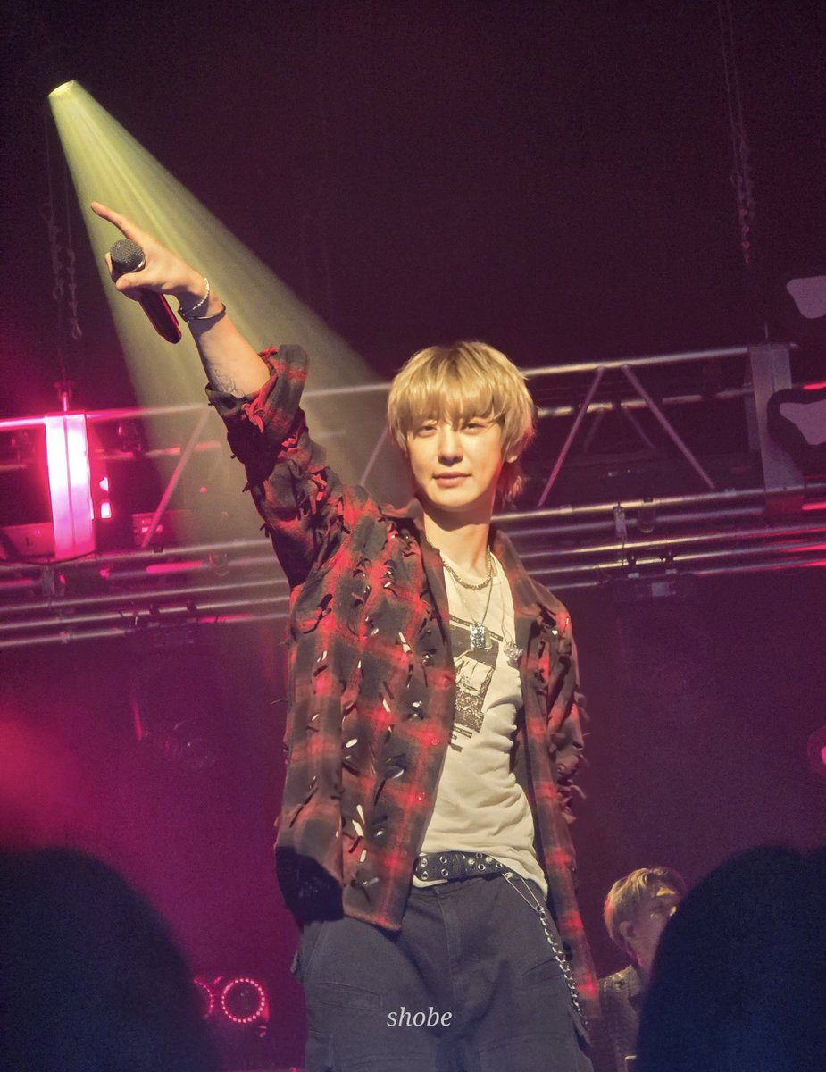 PCY_BASE's tweet photo. Rockstar CHANYEOL looks so cool and fine 

#CHANYEOL #찬열 #チャンヨル https://t.co/tW1lPJPi41