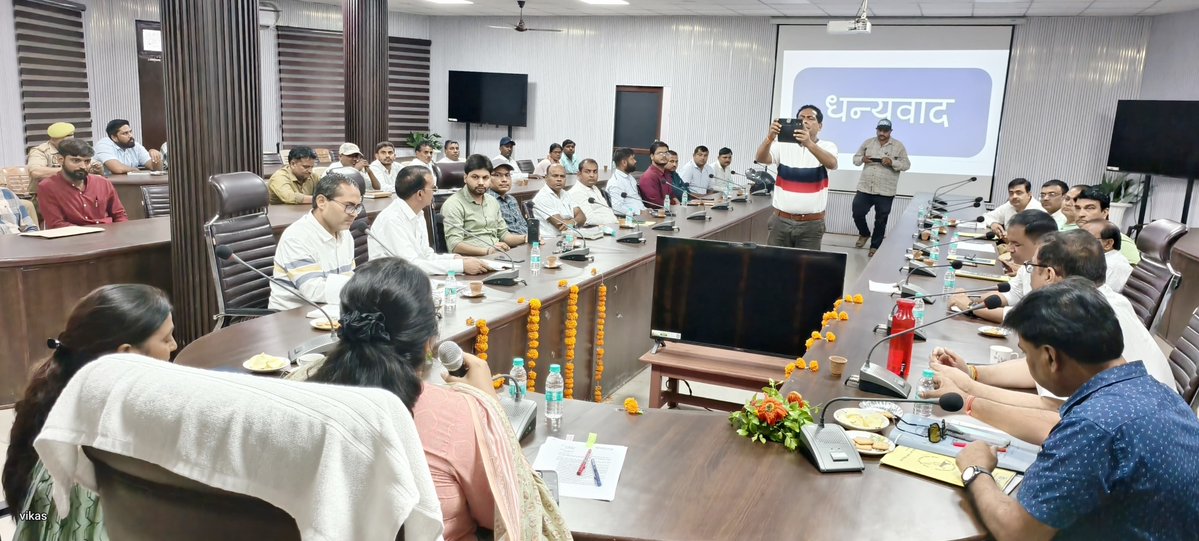 dmraebareli's tweet photo. नगर पंचायत सलोन के रिक्त पद पर उप निर्वाचन की मतगणना को निष्पक्ष, पारदर्शी एवं सकुशल सम्पन्न कराने हेतु विकास भवन में आयोजित प्रशिक्षण में कार्मिकों को मतगणना संबंधी दायित्वों एवं तैयारियों के संबंध में आवश्यक दिशा-निर्देश दिए गये।
@SECUttarPradesh https://t.co/TWVFhYcHGk