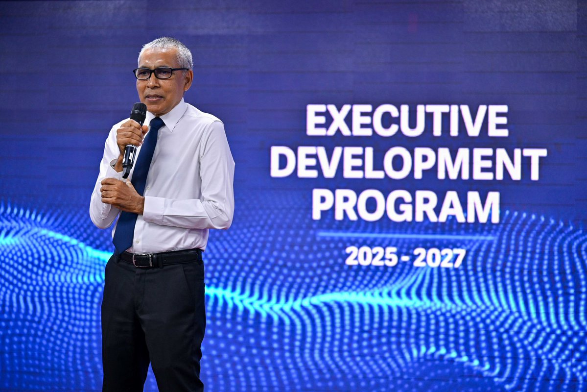 presidencymv's tweet photo. The President’s Office, in collaboration with CSTI, conducted the second workshop under the Executive Development Program 2025–2027 on “Team Building and Group Dynamics.”
Facilitated by Thoha Saleem, the workshop focuses on strengthening teamwork, enhancing communication and collaboration, building trust, resolving conflicts, and fostering a positive working environment.